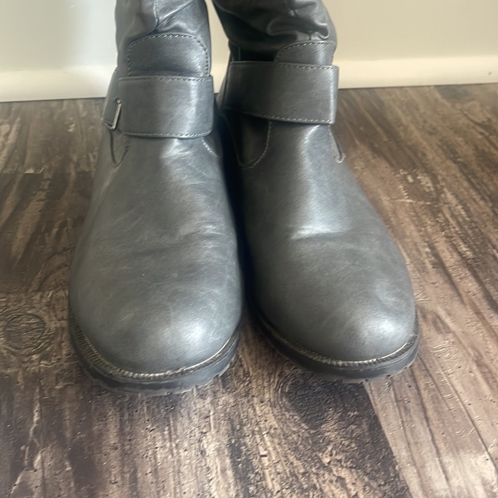 Size 8 - Picture 2 of 6